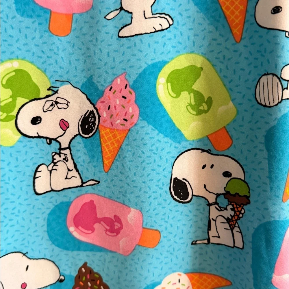 Snoopy Ice cream scrub top XL - Picture 2 of 3